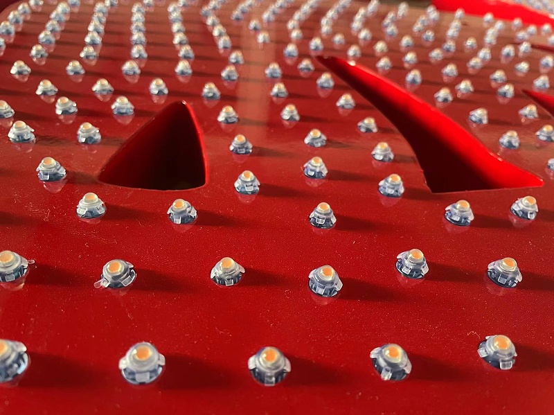 側(cè)面穿孔字