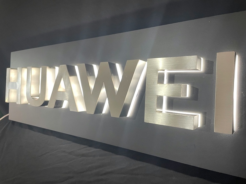 背發(fā)光字門頭