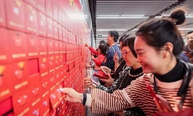 唯有這些抓人眼球的戶外廣告才配叫創(chuàng)意！標(biāo)識(shí)主也滿意4