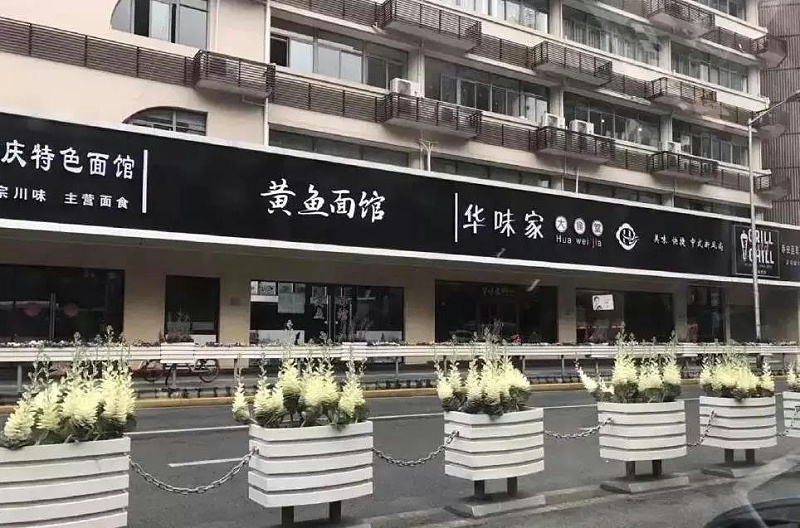 走在街上，察覺商店招牌千篇一律，統(tǒng)一式店鋪廣告牌有須要嗎？2