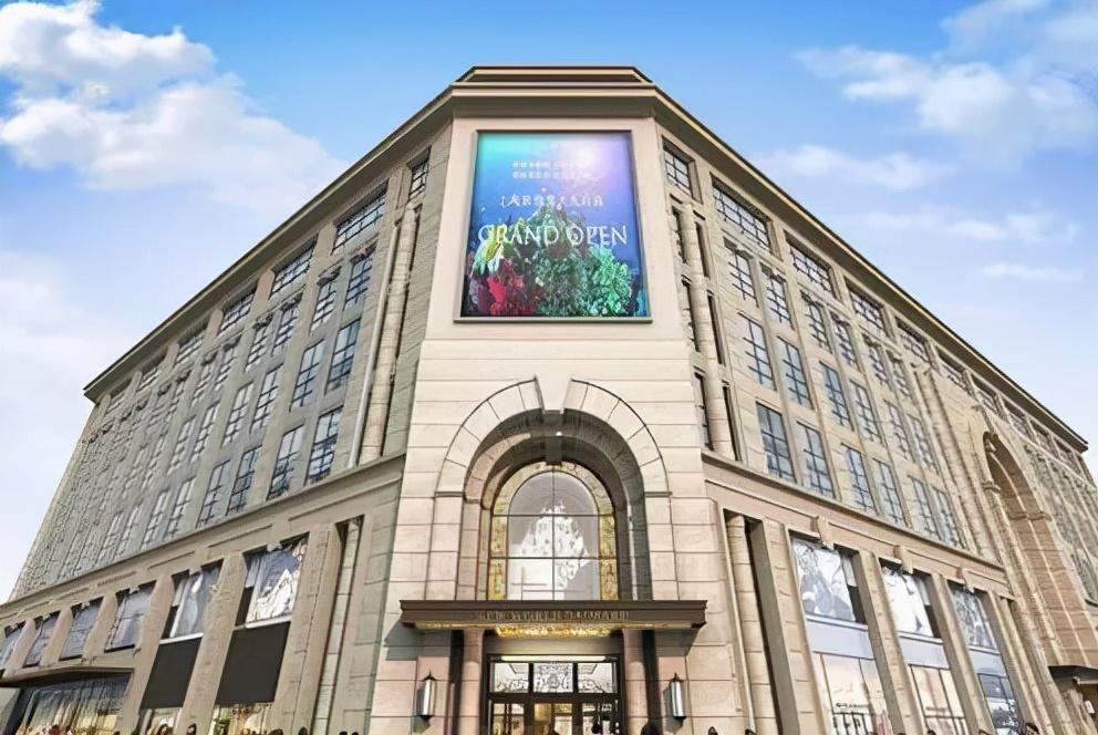 走訪10多位廣告公司客戶，才某些這份外墻燈箱制造裝置指南11