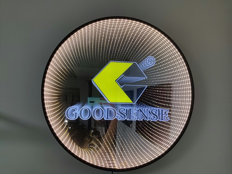 有了半透鏡，標(biāo)識鏤空燈箱也能具有立體感5