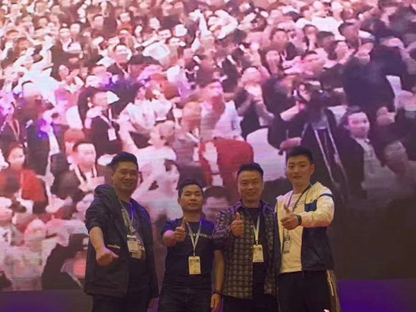 授人魚不如授人以漁！鑫麗華廣告家人們一起好好學(xué)習(xí)，天天向上！