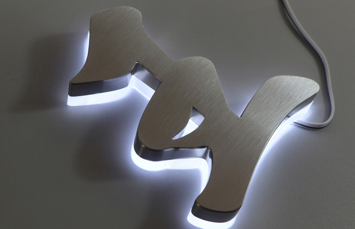 廣告牌發(fā)光字怎么選擇符合本身商店裝潢格調(diào)的光照色溫？9